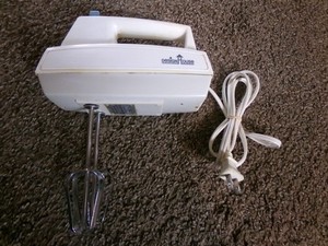 Vintage "Design House" Hand Mixer 4 Speed w/Beaters Electric Kitchen Appliance