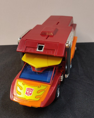 1986 Hasbro/Takara Transformers Autobot Protector Rodimus Prime Loose w/ Manual