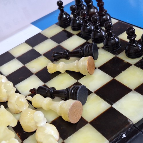 Natural Baltic amber Chess Sets - Chess Pieces with Chessboard - Picture 19 of 24