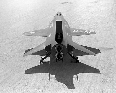 REAR VIEW X-15 RESEARCH AIRCRAFT DRY LAKE BED AT EDWARDS - 8X10 PHOTO (AA-388)