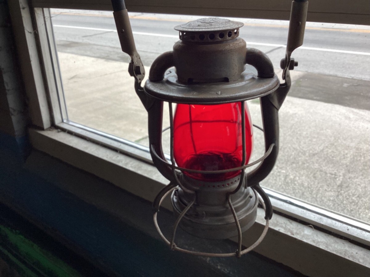 DIETZ VESTA NEW YORK CENTRAL (HD BAIL)RAILROAD LANTERN W/RED DIETZ VESTA NEW YORK CENTRAL (HD BAIL)RAILROAD LANTERN W/RED