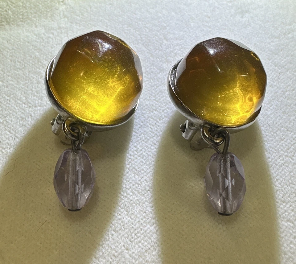 Серьги-клипсы Givenchy 1980-е янтарное и лавандовое стекло серебристые с подписью РЕДКИЕ - Изображение 3 из 4
