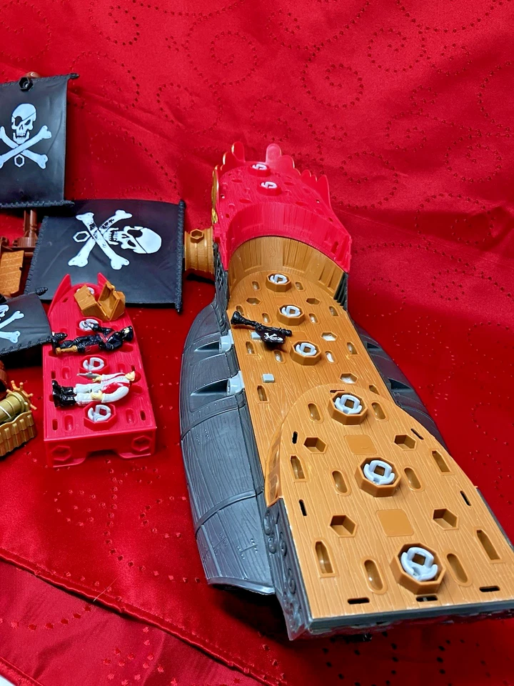 Matchbox Mega Rig Pirate Ship N6087 2009 Original Captain Pirate Flags Vintage - Image 3 of 4