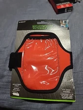 SMARTPHONE / CELL PHONE SPORT ADJUSTABLE ARMBAND CASE (FOR SMALL PHONES)