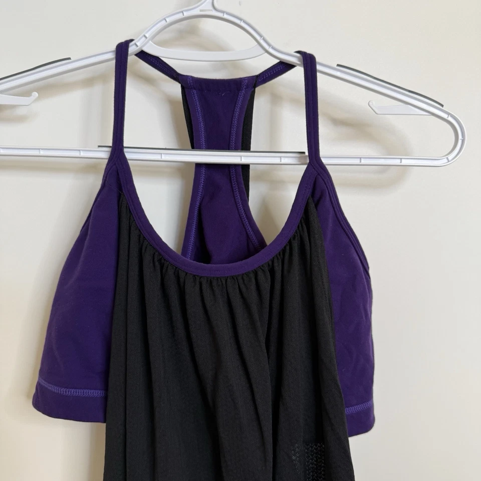 Sujetador sin mangas Lululemon sin límites incorporado en negro y púrpura talla 4 Foto 2 de 4
