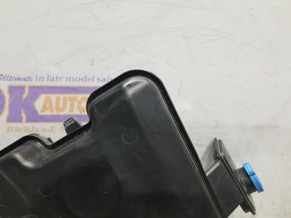 BMW 740I 19 2019 depósito de jarra de lavado de parabrisas Foto 4 de 4