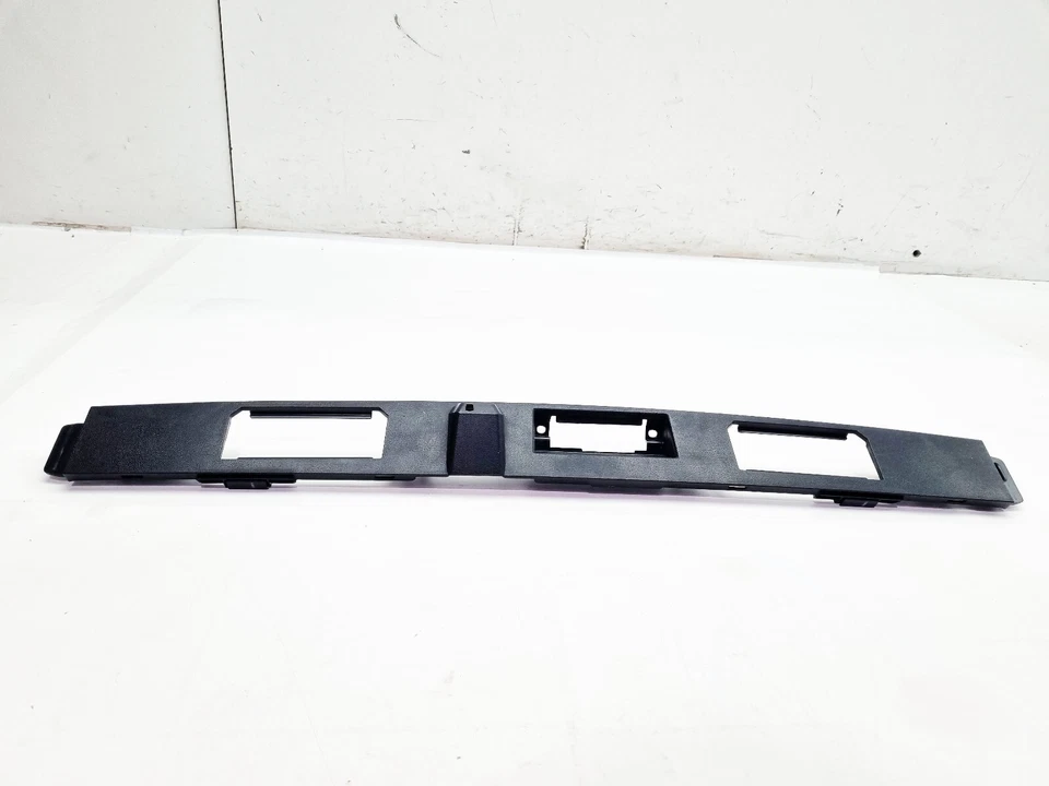 HYUNDAI TUCSON MK4 NX4 REAR TAILGATE NUMBER PLATE LIGHT MOUNT BRACKET PANEL 2023 - Image 2 of 4