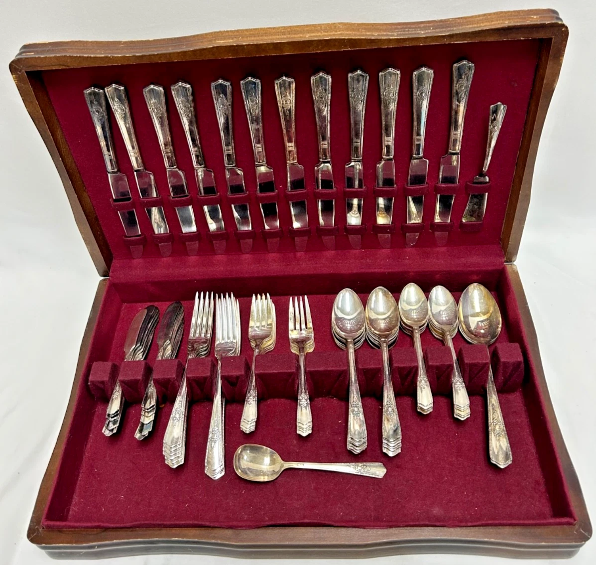 Wallace Flatware-Place Setting Antique US Silver-Plated Flatware