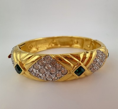 NOLAN MILLER Signed 90 s Gold Tone Emerald Green Rhinestone Bangle Bracelet