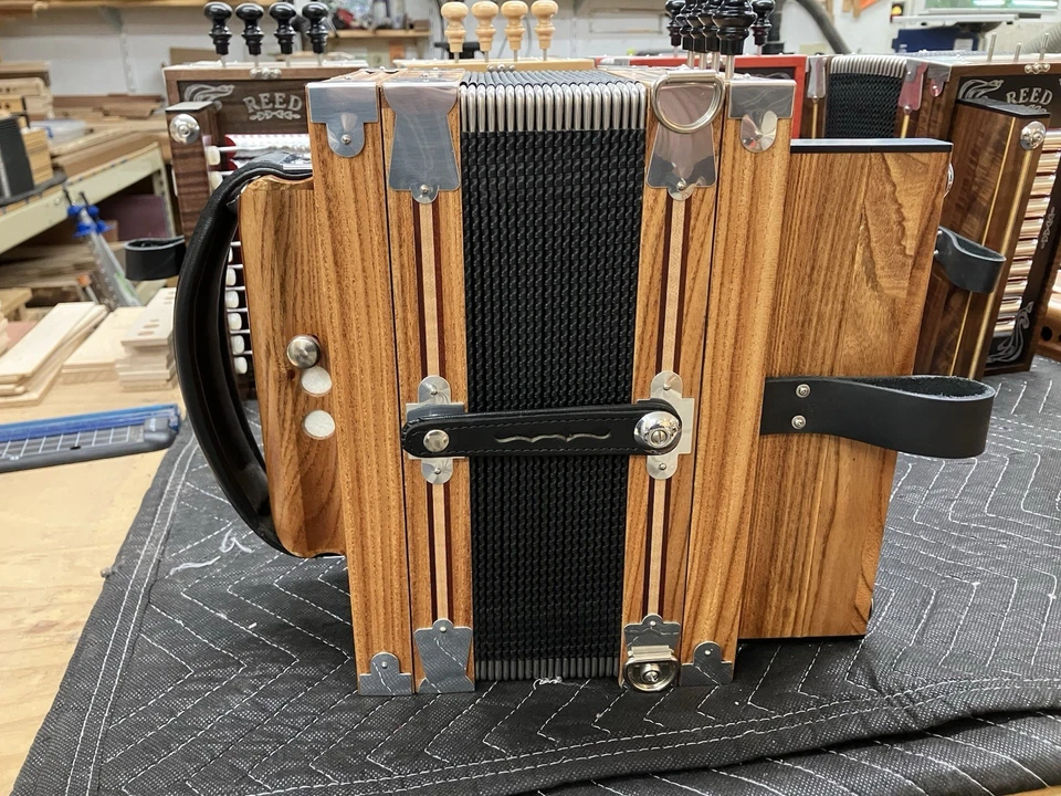 Used Hand Made REED Accordion In Great Condition. Key of “C” - Image 3 of 4