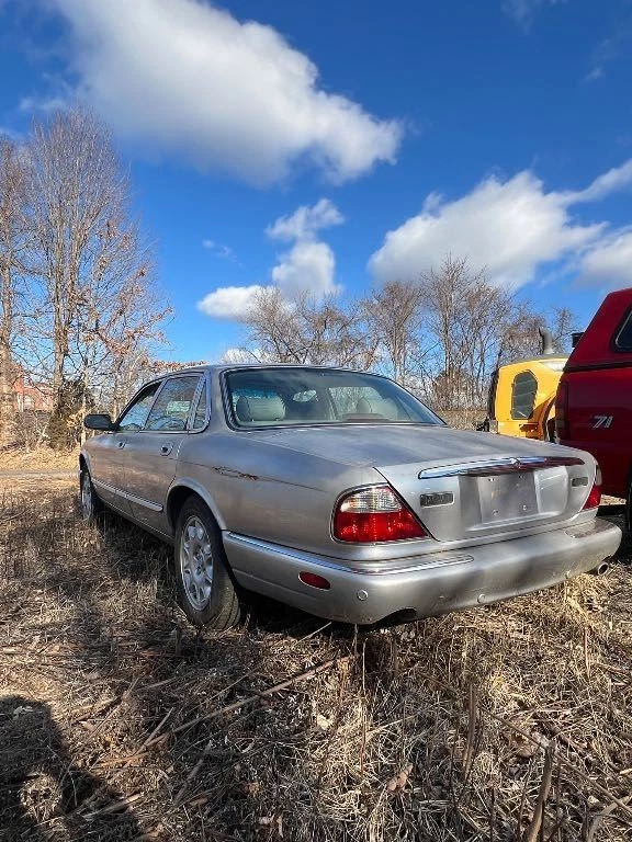 Bote de vapor de combustible XJ8 2001 6401 Foto 3 de 4