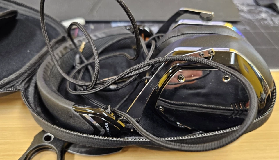 V-MODA Crossfade Wireless Over-ear Headphones - Phantom Chrome - Image 3 of 4