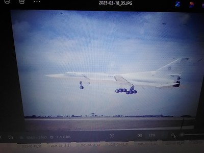 2 ORIGINAL 35mm COLOUR SLIDES Of TUPOLEV Tu-160, a SUPERSONIC, FIGHTER a22/23