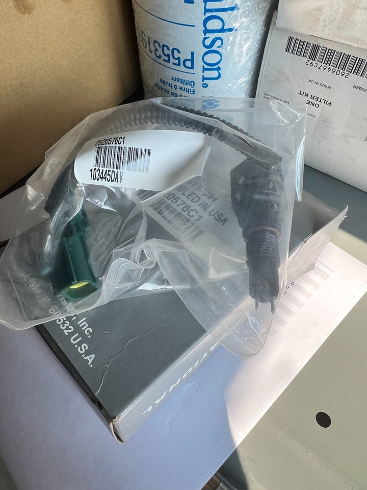GENUINE OEM INTERNATIONAL WATER IN FUEL SENSOR 2520576C1 / 103445DAV eBay