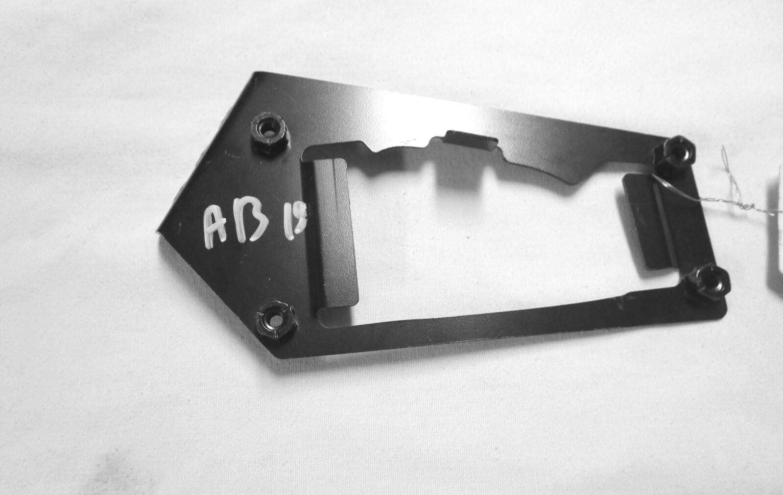 2005,2006 FORD GT GT40 SUPERCAR REAR CLAM SHELL SIDE SCOOP SUPPORT BRACKET 05/06