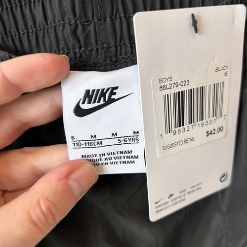 6 Boy's Black Nike Sweatpants - Picture 5 of 5