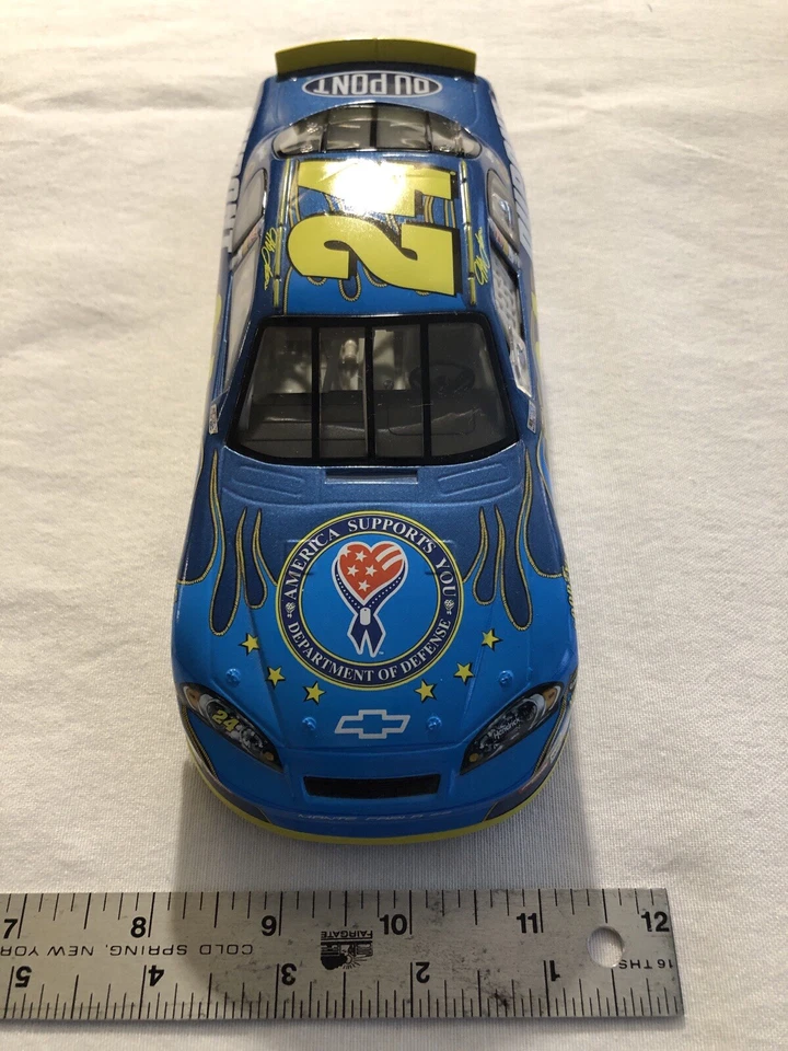 Coche de plástico NASCAR Jeff Gordon 2007 Chevy Monte Carlo 1/24 Departamento de Defensa Foto 4 de 4