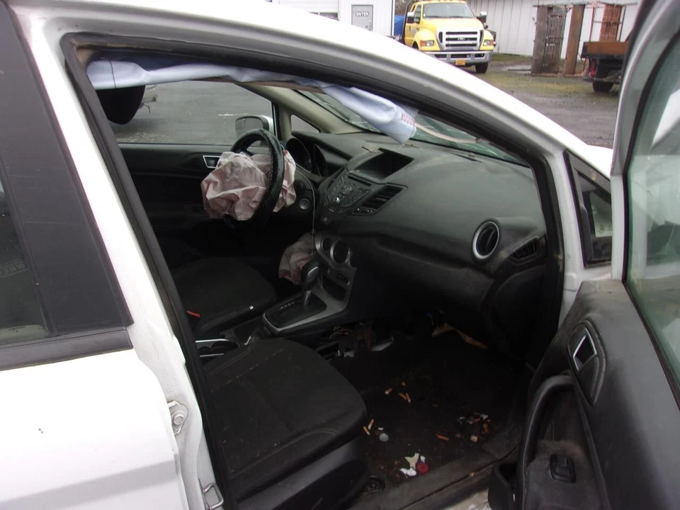 Guantera usada se adapta a: Ford Fiesta 2016 grado A Foto 3 de 4