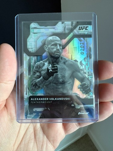 Alexander Volkanovski #MC-1 2025 Topps Finest UFC Monochrome card