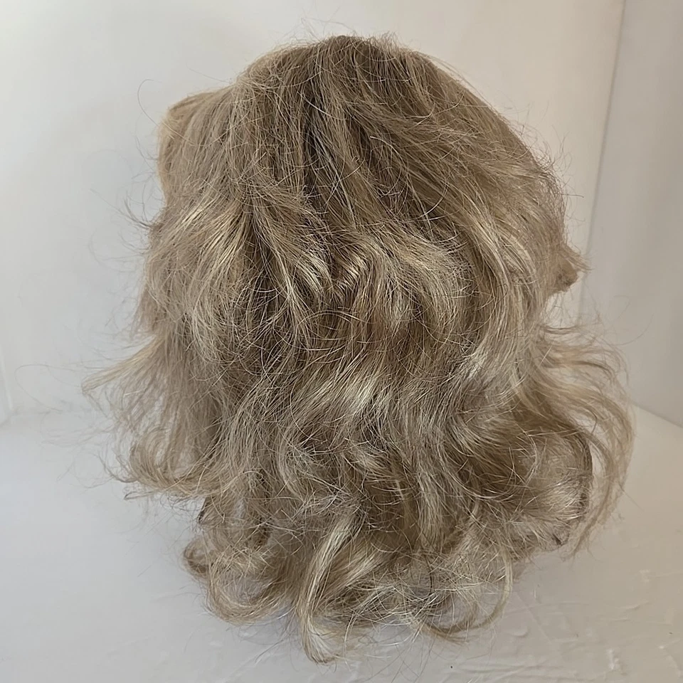 Peluca Estetica Designs para mujer rubia mediana ajustable Foto 4 de 4