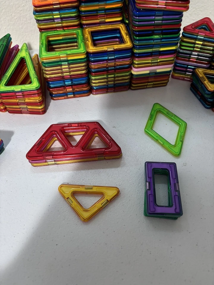 Magformers Azulejos Magnéticos Lote de 260 Piezas Triángulos Cuadrados y otras marcas Foto 4 de 4