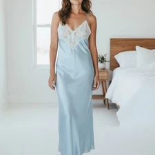 Val Mode ~ Vintage Women’s Baby Blue Satin & Ivory Lace Long Nightgown ~ Large