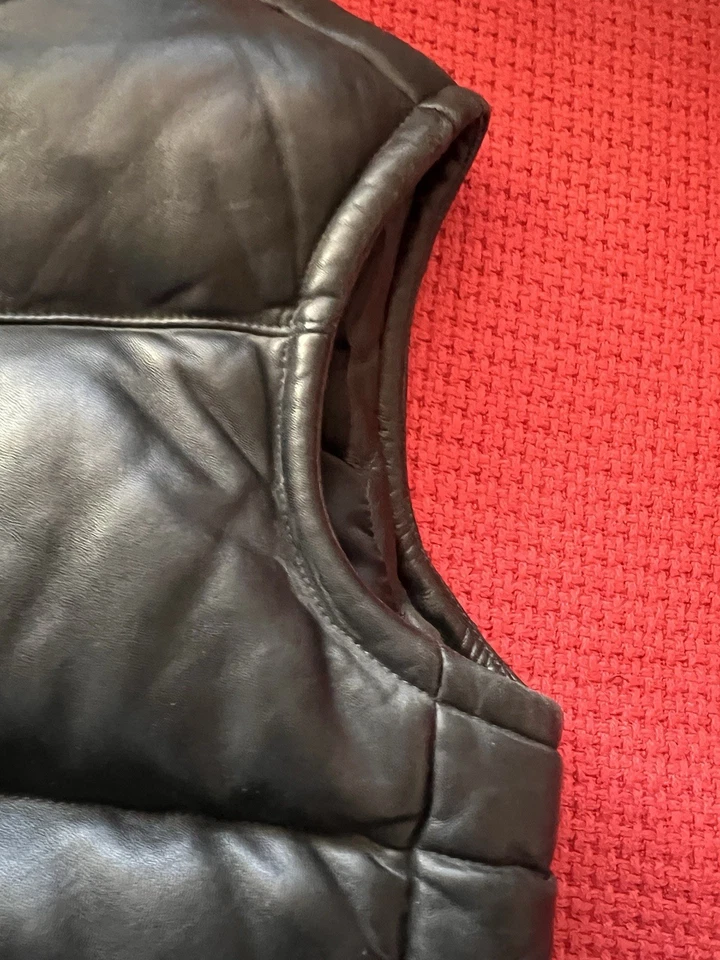 ARMANI EXCHANGE MENS BLACK LEATHER QUILTED PUFFER VEST SIZE MEDIUM - Image 2 of 4