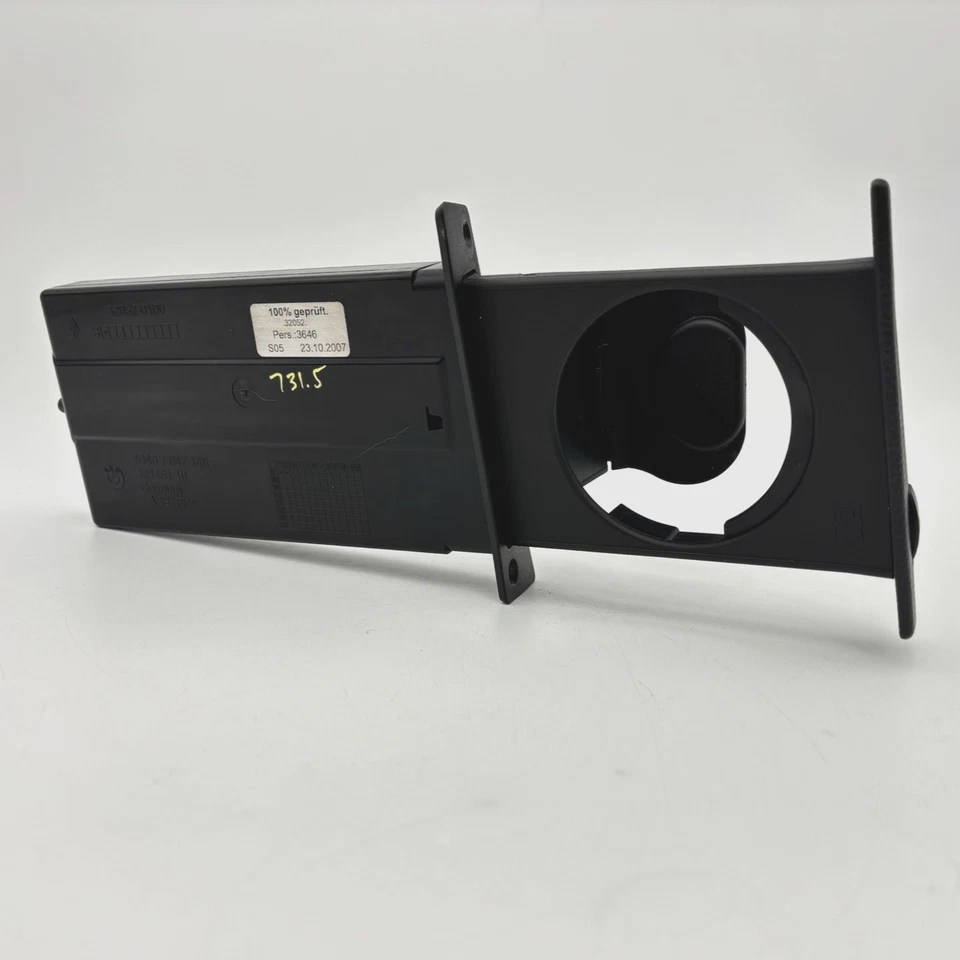 06-10 Portavasos delantero derecho retráctil OEM 7047145 BMW E60 528i 535i 530i 550i Foto 2 de 4