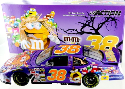Elliott Sadler #38 M&M/Halloween 2005 Taurus. 1-24th scale NASCAR diecast. - Picture 2 of 4