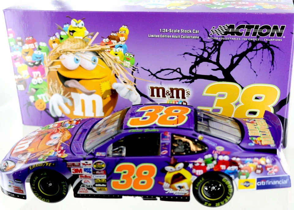 Elliott Sadler #38 M&M/Halloween 2005 Tauro. NASCAR diecast escala 1-24. Foto 2 de 4