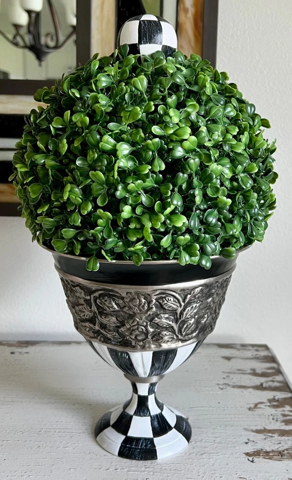 Centro de mesa topiario pintado a mano MI PROPIO con remate - cuadros blanco y negro Foto 2 de 4