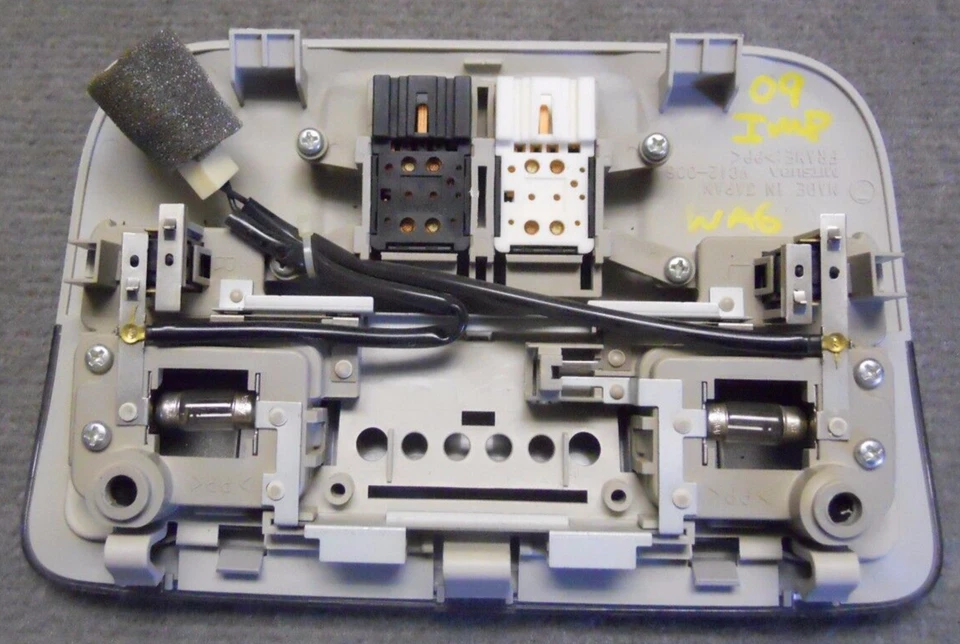 Subaru Impreza 2009 consola aérea mapa luz techo corredizo interruptor OEM 84621FG000ME Foto 2 de 4