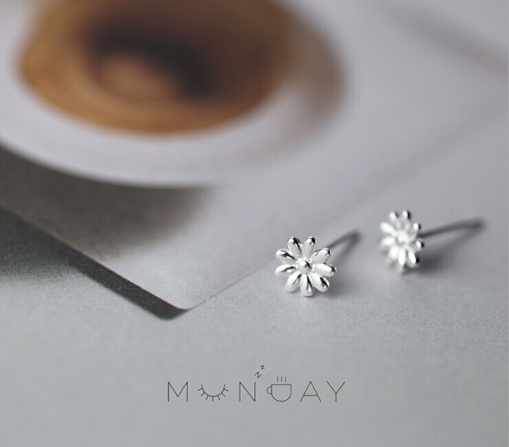 925 Sterling Silver Daisy Earrings Cartilage Helix Tragus Ear Studs A1804