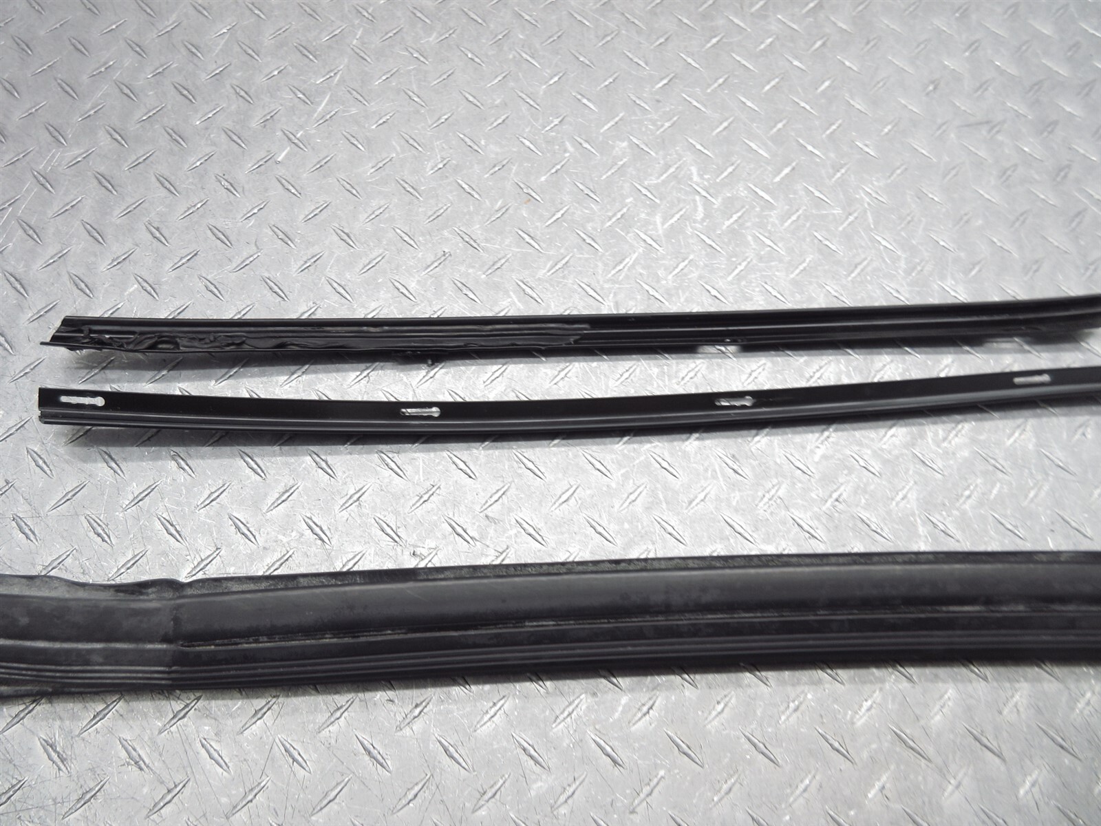 2008 Ferrari F430 Spider 65797300 Front Windshield Windscreen Glass Seal Gasket
