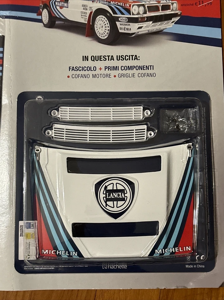 Costruisci Lancia Delta Martini Racing Hf Integrale 1/8 - Cofano - uscita N.1 - Immagine 2 di 4