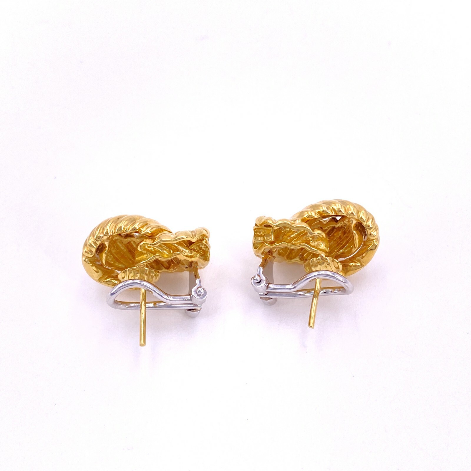 Italian Ribbed Knot 18K Yellow Gold Earrings - image 6