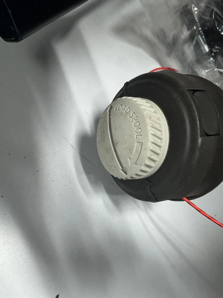 Homelite Liteweight 2 Cycle 26cc Curved Shaft Gas String Trimmer (Used Once) - Image 3 of 4