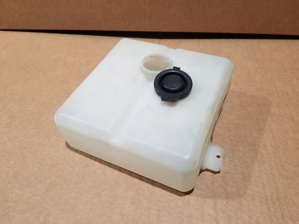 Полноразмерный резервуар для жидкости омывателя ветрового стекла Jeep J10 Grand Wagoneer 75-91 годов выпуска - Изображение 2 из 3