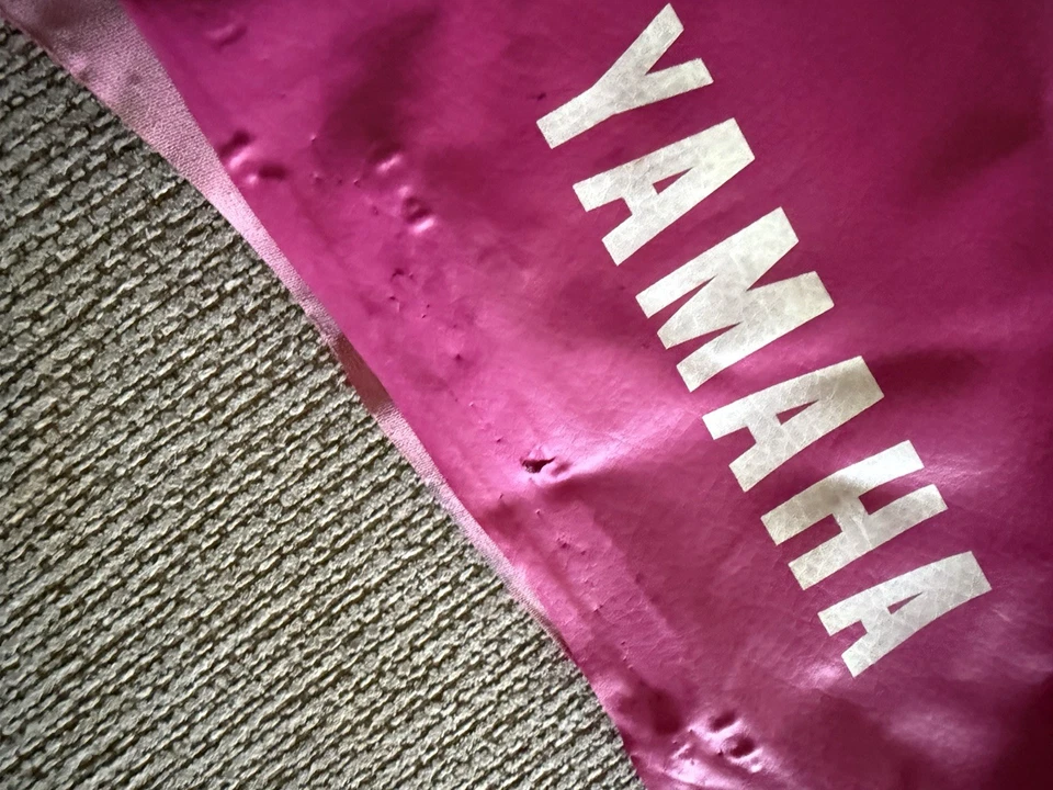 OEM YAMAHA YZ125 YZ250 1991 1992 CUBIERTA DE ASIENTO MAGENTA YZ 125 250 1990 para piezas Foto 2 de 4