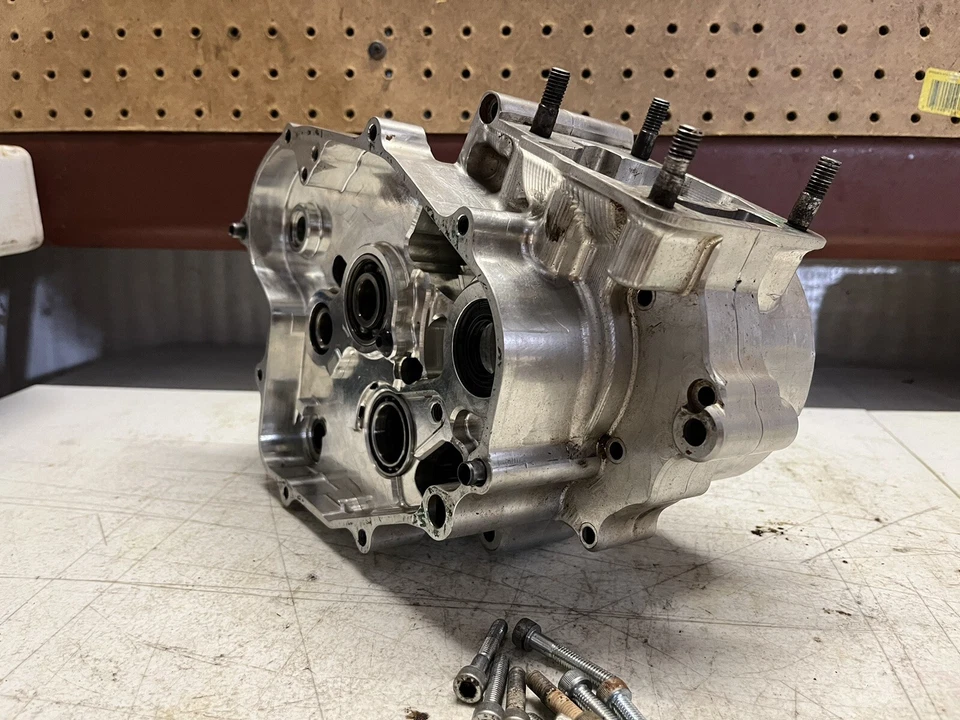 2014 Cobra CX65 Center Cases Crankcases Left And Right Center Cases HAS DAMAGE - Image 3 of 4