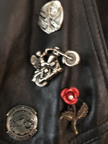 Wmn’s MOTORCYCLE BIKERS LEATHER VEST WITH PINS/PATCHES ON BACK SZ 50 - Bild 5 von 9