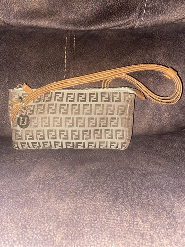 mini pochette fendi