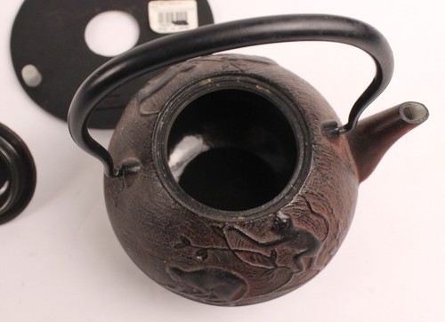 Teavana Year of the Monkey Gusseisen Emaille-gefütterte Teekanne mit Untersetzer - Bild 10 von 18