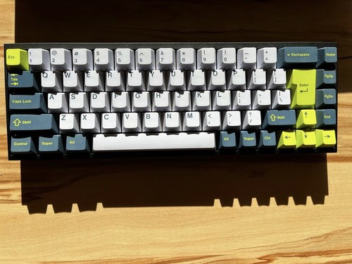 Gaming Keyboard, Custom Tofu 65%, Gmk, Grand Prix, Glorius Holy Panda Pre lubed - Bild 2 von 5