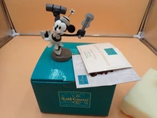 Walt Disney Classics-Minnie Mouse Figurine, Minnie's Debut-Box/COA  #1229500