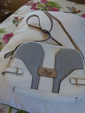 Guess - White/Gray/Tan Leather Shoulder/crossover bag