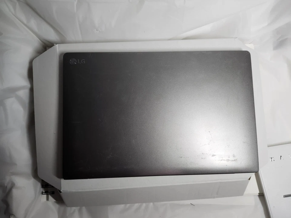 Portátil LG Gram 14Z790_APS5U1 CPU i5, 8 GB RAM FUNCIONANDO pero PANTALLA DEFECTUOSA Foto 2 de 4