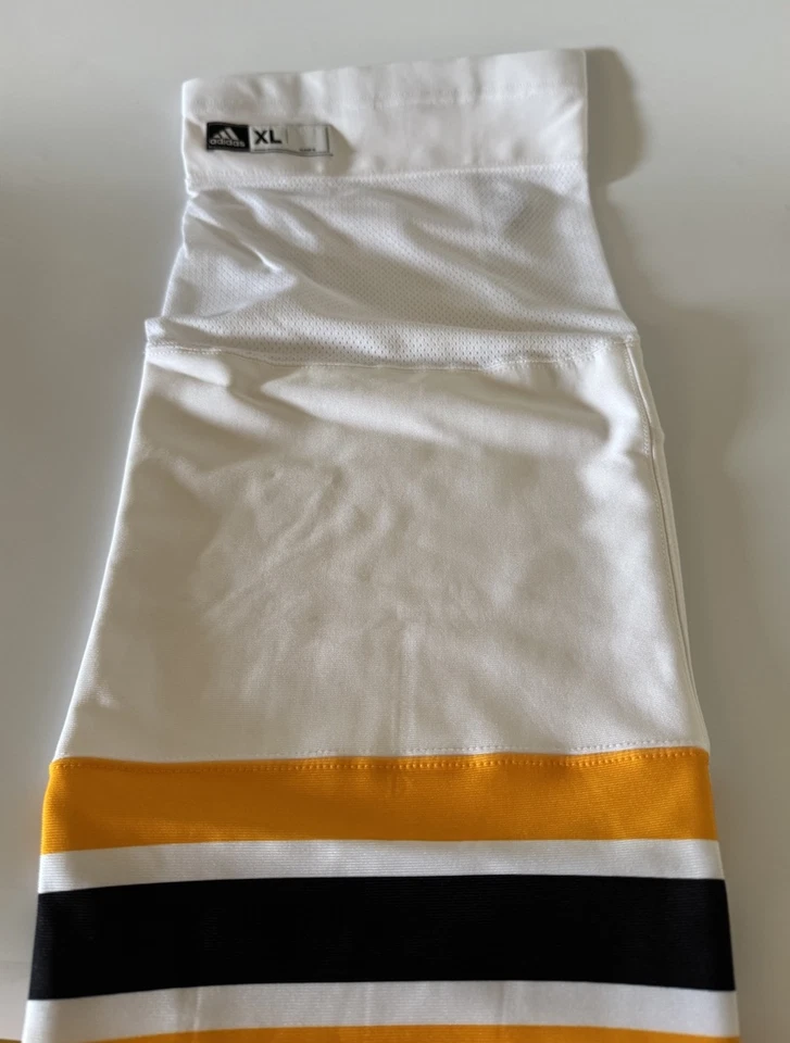 adidas XL Boston Bruins Made In Canada White Pro Stock Team Issued Hockey Socks - Image 3 of 4