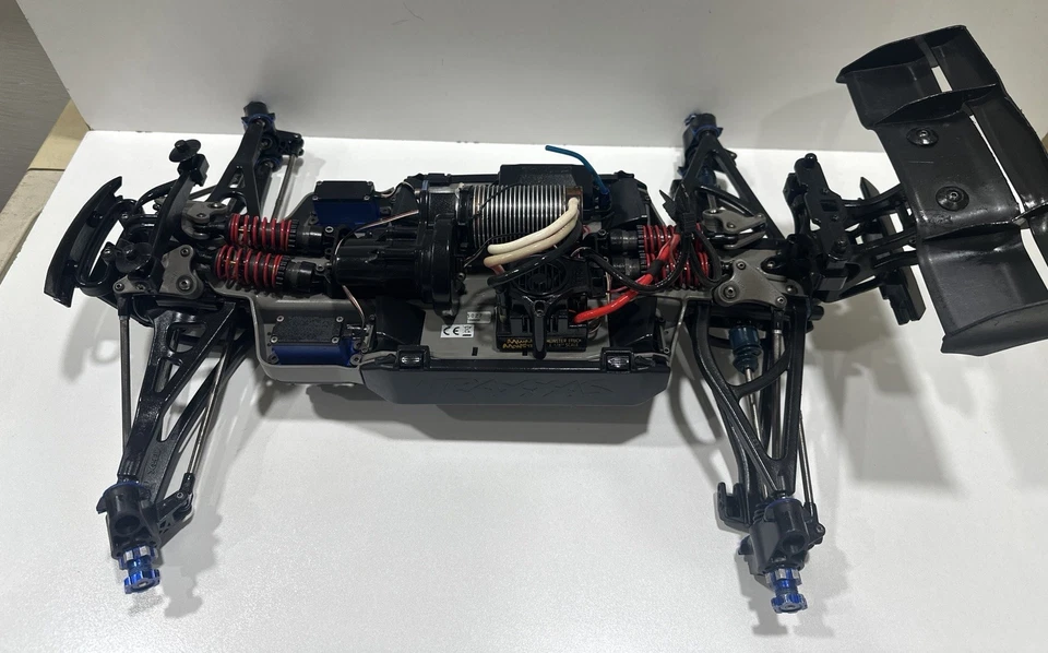 Traxxas e Revo 1.0 - Brushless Monster Truck 1/8 Scale 6s Castle Mamba. No Tyres - Image 2 of 4