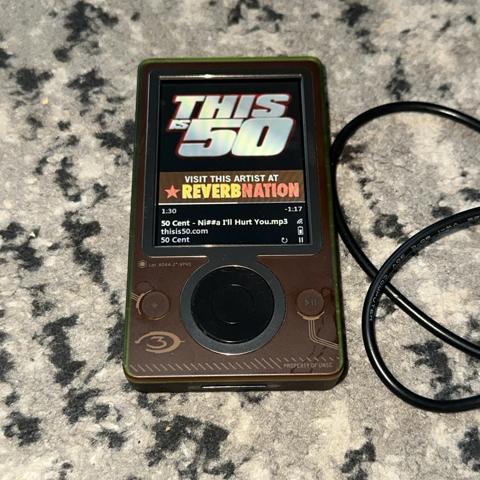 Microsoft Zune 30GB Halo 3 Limited Edition Bundle Rare Collectible, Charger Sync - Image 2 of 4